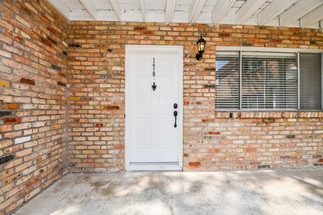 Building Photo - 4040 San Felipe St