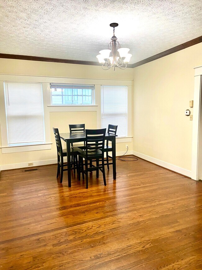 Building Photo - 513 10th Ct S