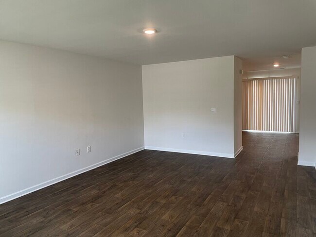 Building Photo - 440 Delahays Rd