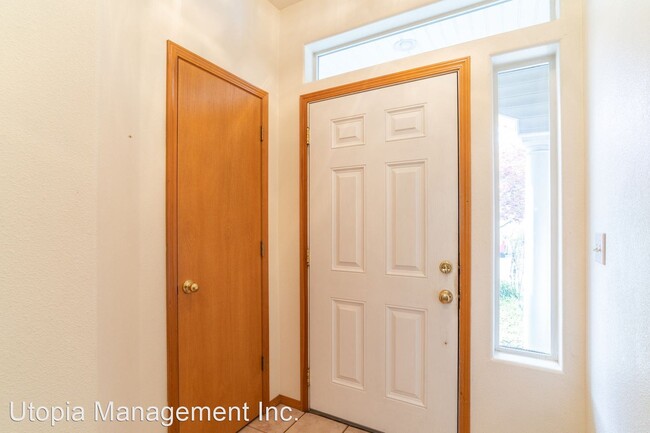 Foto del edificio - 3 br, 2.5 bath House - 20125 NE Halsey St.