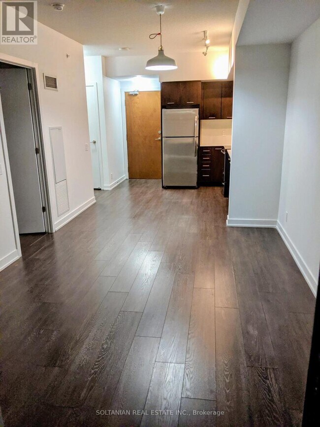 Photo du bâtiment - 2200-2200 Lake Shore Blvd W