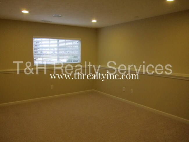 Building Photo - 13896 Willesden Cir
