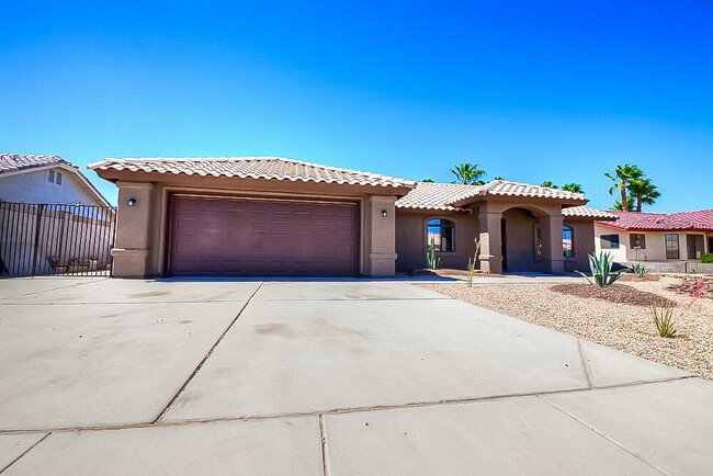 Foto del edificio - Beautiful 3-bedroom, 2-bath home in Yuma E...