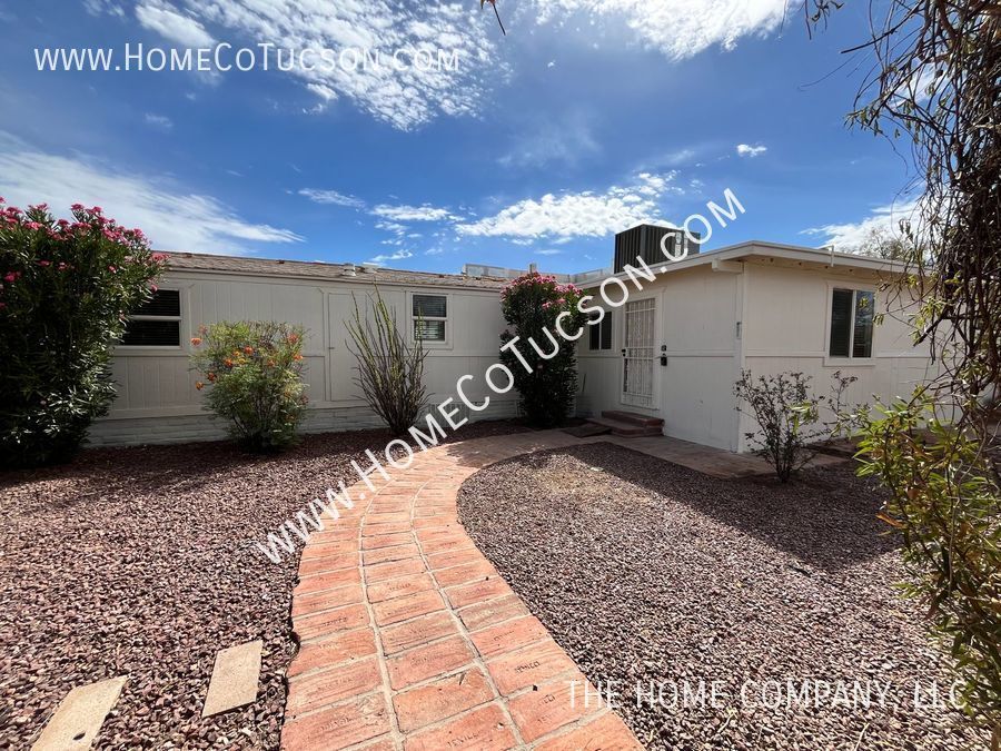 Primary Photo - 10850 W Ina Rd