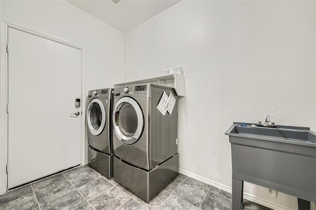 Building Photo - 2349 Parda Alpina Ln