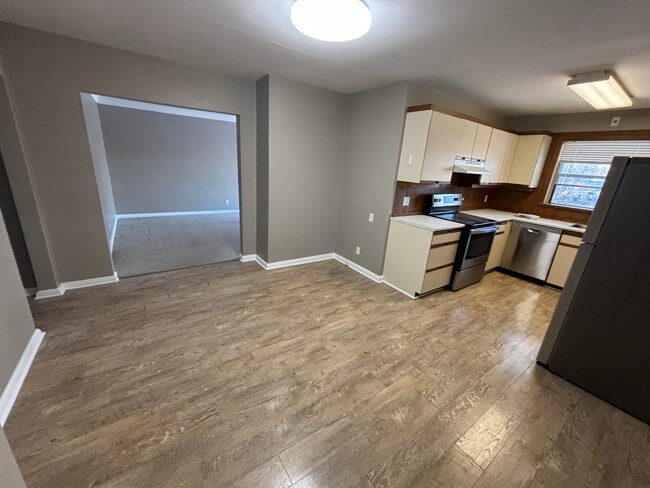 Building Photo - 333 Erb St. W