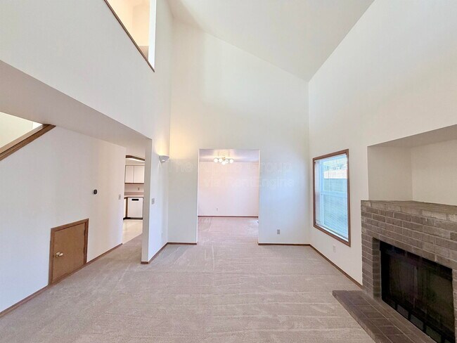 Photo - 719 SW Backcourt Pl Townhome