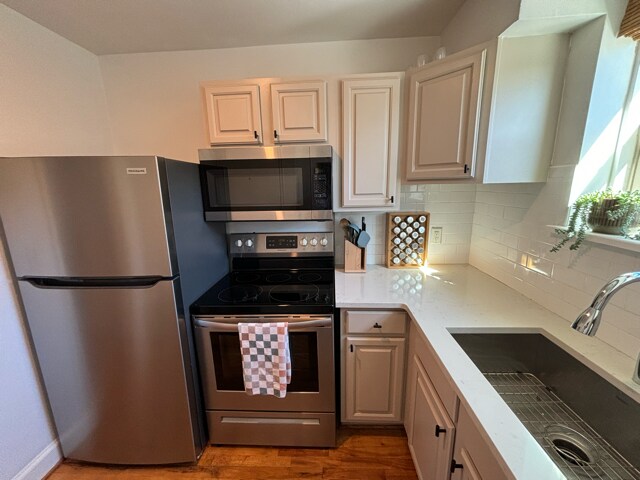 Building Photo - 512 Chesterfield Ave