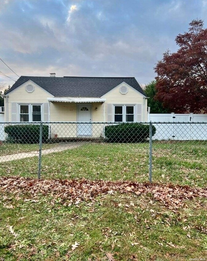 20 Carlls Path, North Babylon, NY 11703 House Rental in North Babylon