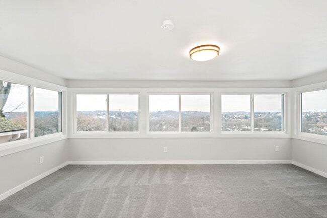 Photo - SCORE 50% OFF 1ST MONTH'S RENT IF SIGNED BY DEC 12! Stunning 4 bedroom home in Mt. Washington ava...