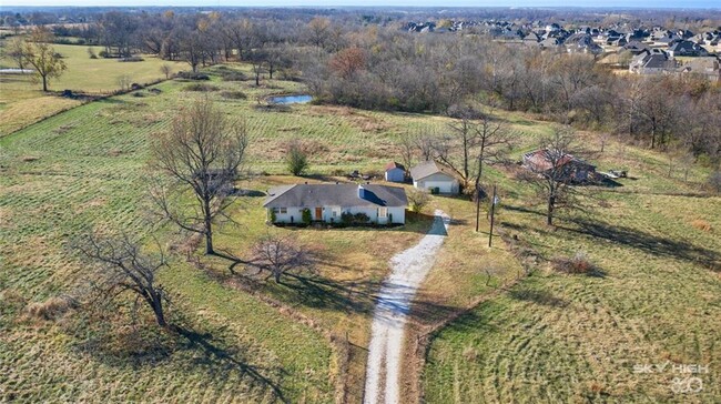 Building Photo - 115 S Rainbow Rd
