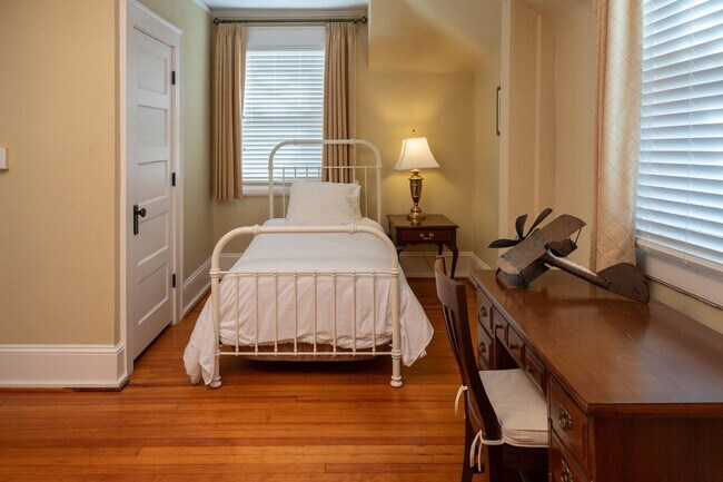 Building Photo - Charming Historical Home for Lease in Downtown Winston-Salem