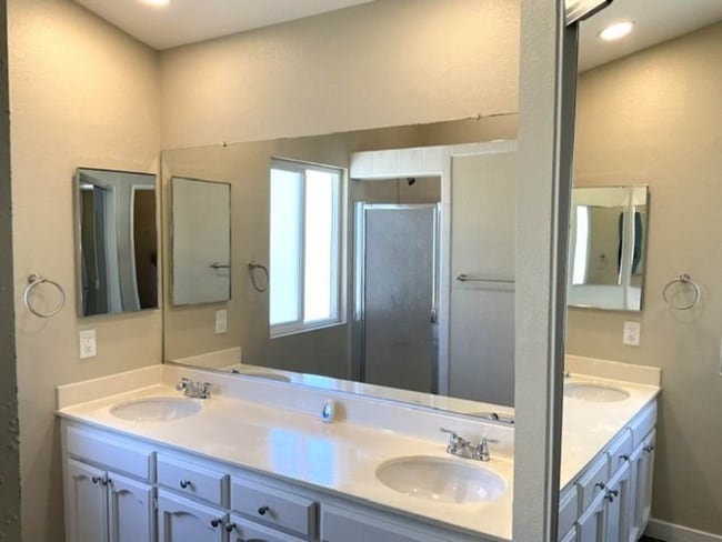 Foto del edificio - 903 N Forest Ave