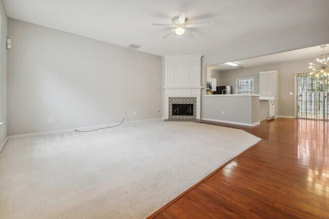 Foto del edificio - 4084 Howell Park Rd