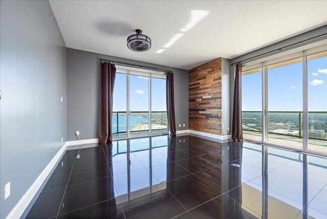 Foto del edificio - Live High In The Sky on the 31st Floor - D...