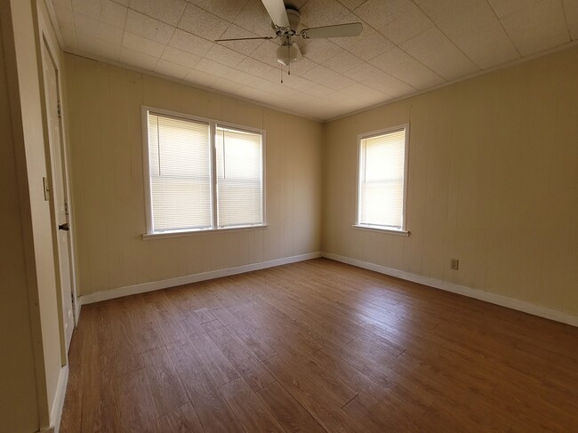 Building Photo - 2409 Avenue B