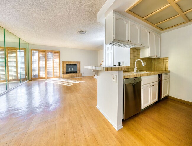 Foto del edificio - 1040 N Gardner St