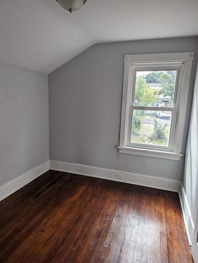 Foto del edificio - Available 8/7/26 – Charming 3 Bedroom Home in Brookline | $1,650/Month