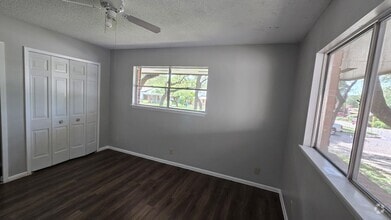Building Photo - 3306 Oneida Dr