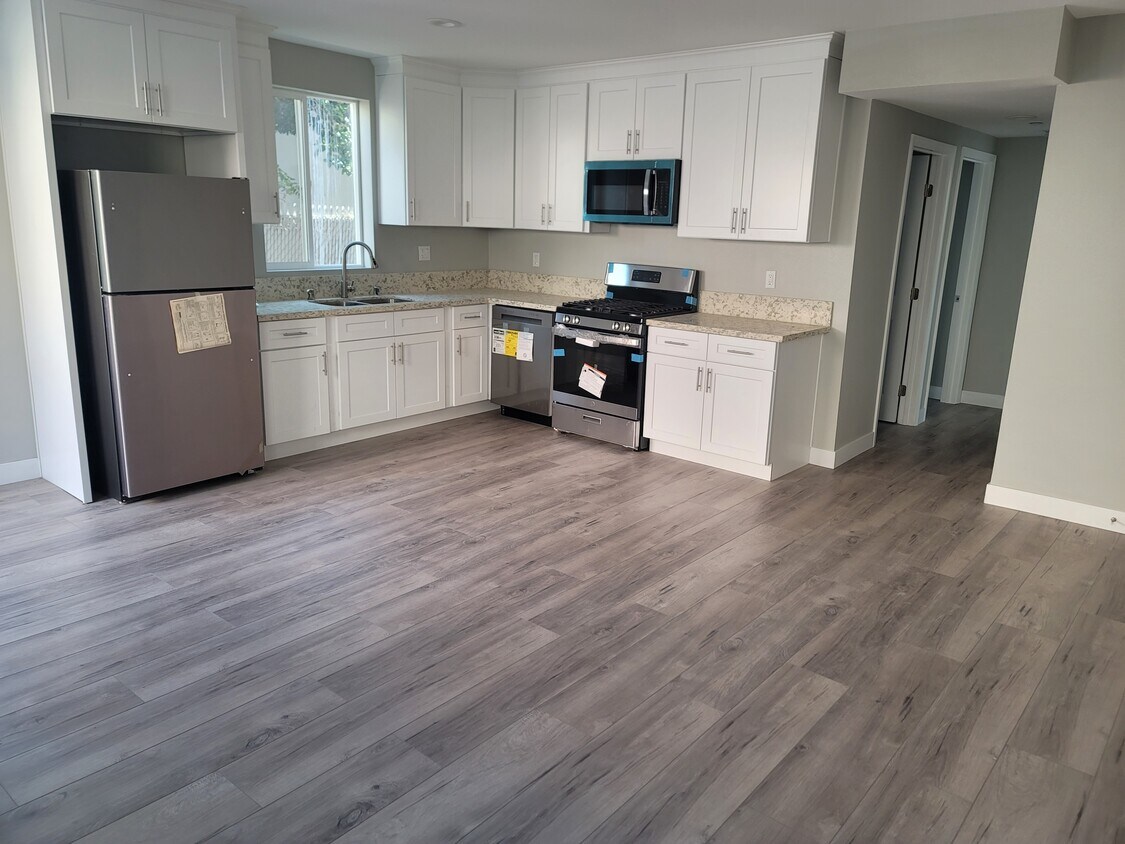 Foto principal - 5542 Tampa Ave