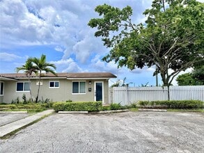 Building Photo - 10303 NW 35th Pl