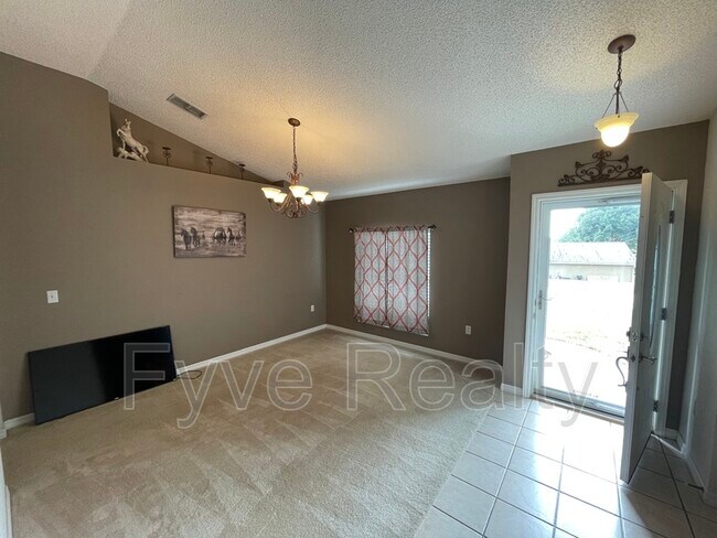 Building Photo - 2912 Foxdale Dr