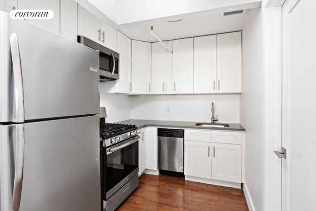Building Photo - 156 N 4th St
