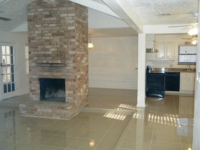 Foto del edificio - 2402 Briarview Dr