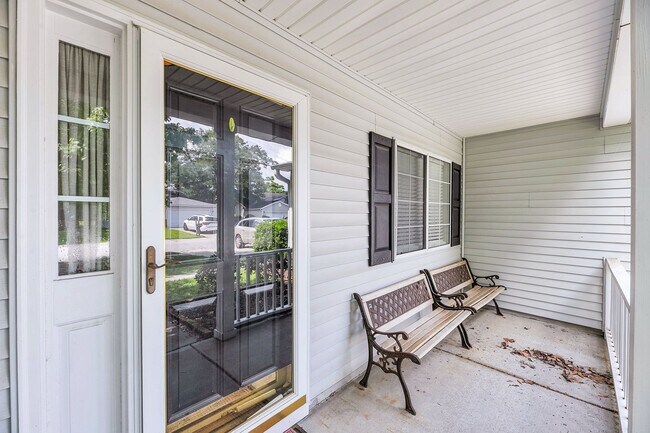 Foto del edificio - Stylish Living with Spacious Backyard!