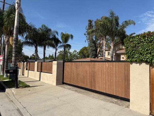 Building Photo - Gated estate with a backyard oasis