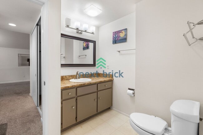 Foto del edificio - 2 BED & 1.75 BATH FOR RENT