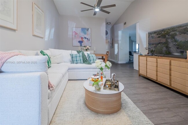 Foto del edificio - 1662 N 14th Terrace