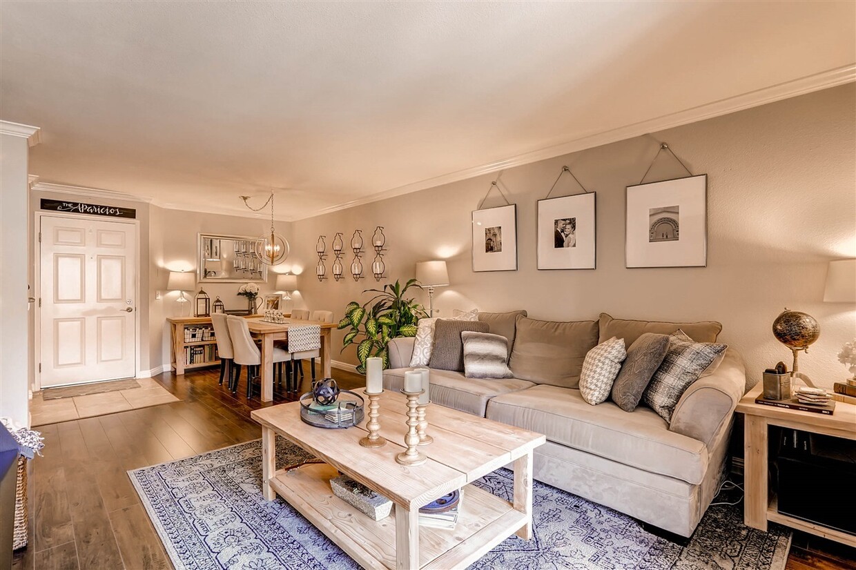 Foto principal - 7160 Shoreline Dr