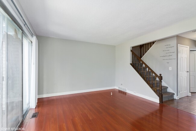 Building Photo - 605 Hughes Pl