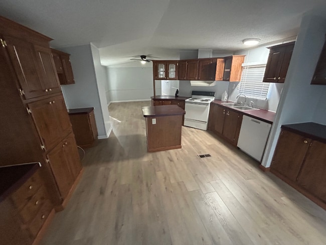 Foto del edificio - 1087 Deborah Ln