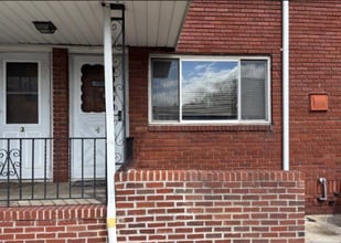 Building Photo - 262-280-280 Chamberlain Ave