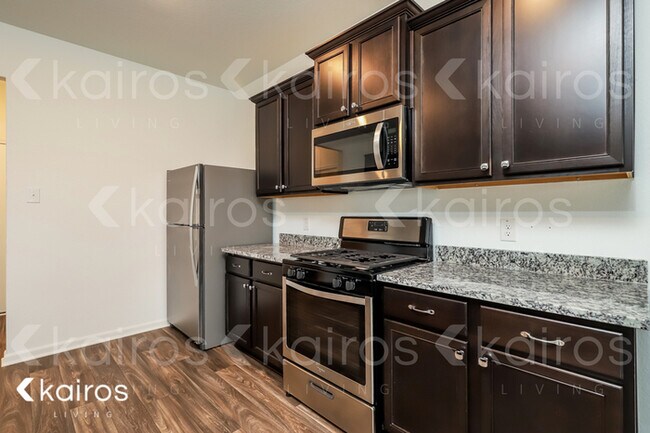Building Photo - 914 Shady Brook