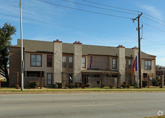 Building Photo - Polo Club