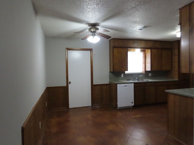 Building Photo - Cozy 2 Bedroom 1 Bath in Whitehouse