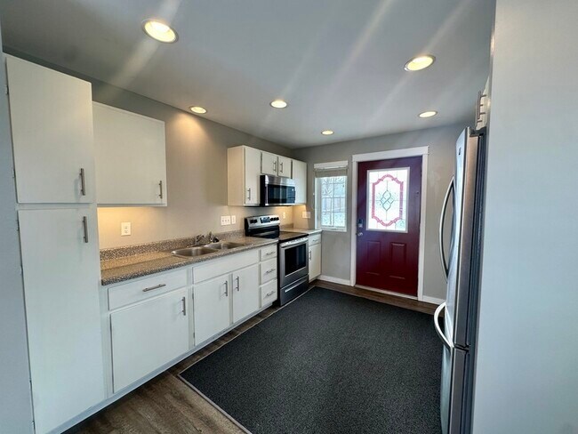 Foto del edificio - 2418 Wisconsin St SW