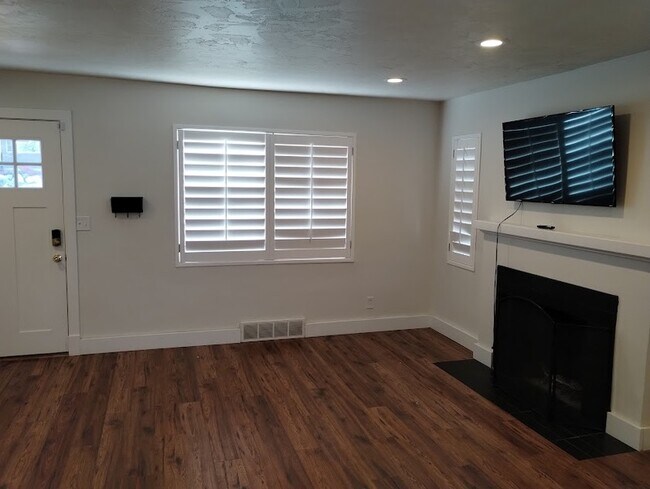 Foto del edificio - 2196 Broadmoor St S