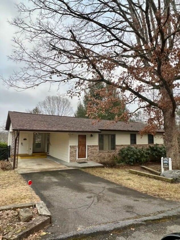 Black Mountain Rental House for Rent in Black Mountain, NC