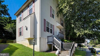 Building Photo - 24 Duttonview Dr