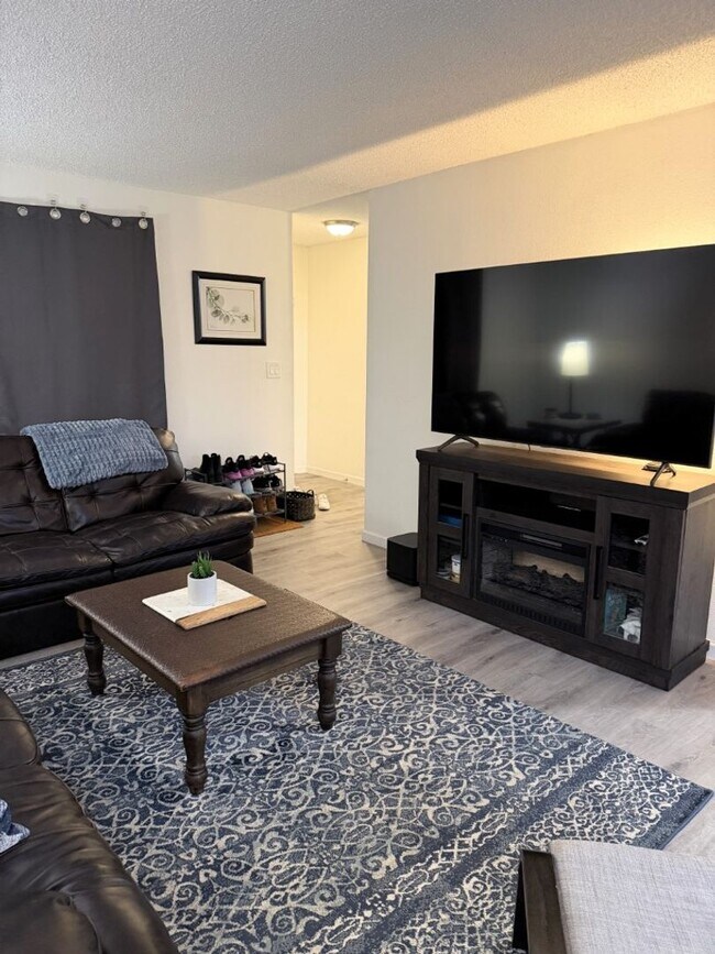 Building Photo - 2Bd/1.75Ba Redmond Condo