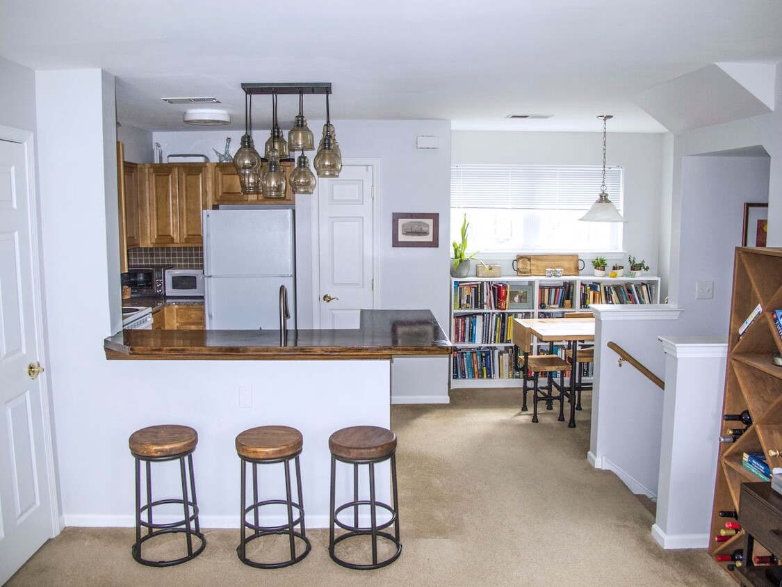Primary Photo - Sunny Olde Kensington 3bd/2bth Home for Ju...