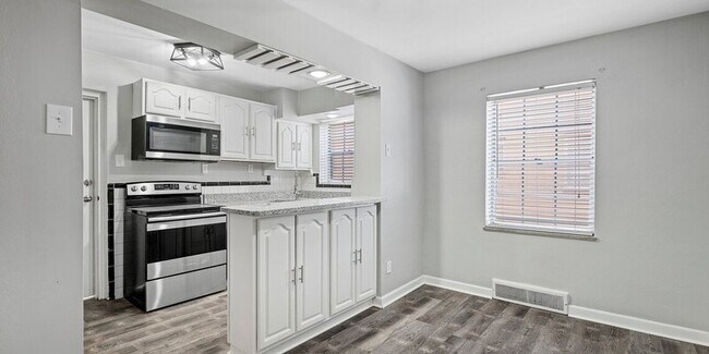 Foto del edificio - 5836 Sunshine Dr