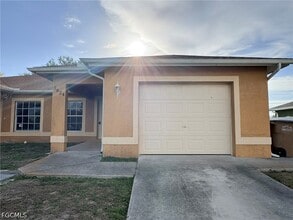Building Photo - 3824 SW 8th Pl