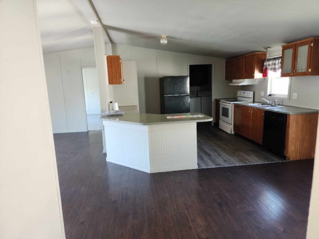 Building Photo - 2420 Cardinal Dr