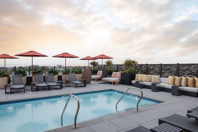 Building Photo - Denizen