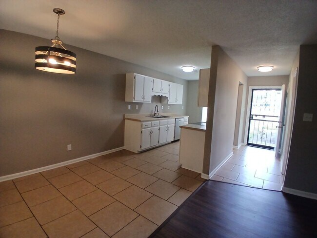Foto del edificio - Charming 3 bedroom 2.5 bath home in Raleig...